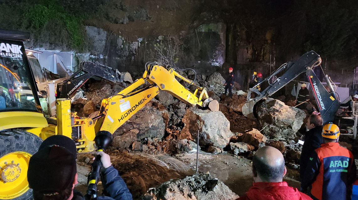 Samsun'da Oto Yıkamacıda Heyelan1