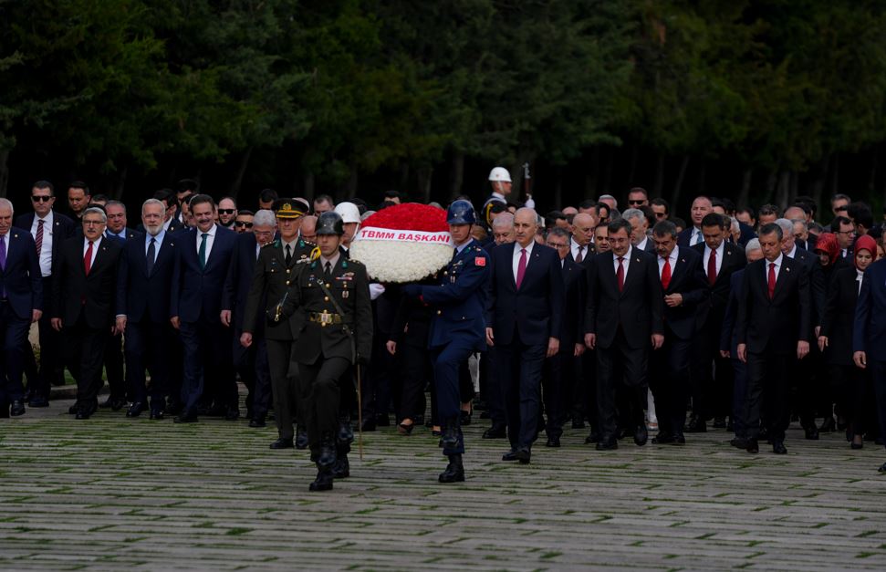Tbmm Başkanı Kurtulmuş Başkanlığındaki Devlet Erkanı, Anıtkabir'i Ziyaret Etti