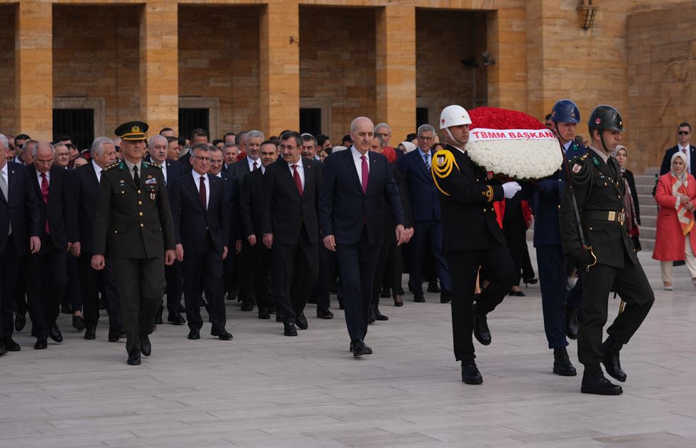Tbmm Başkanı Kurtulmuş Başkanlığındaki Devlet Erkanı, Anıtkabir'i Ziyaret Etti2
