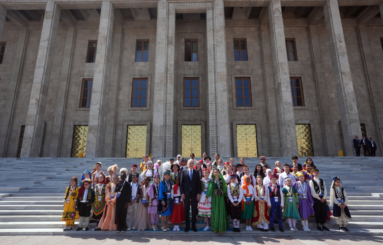 Tbmm Başkanı Kurtulmuş, Dünya Çocuklarını Kabul Etti1