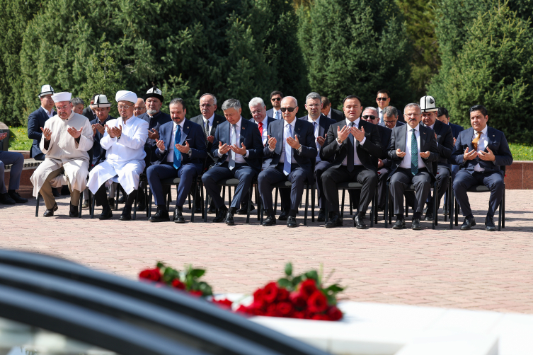 Tbmm Başkanı Kurtulmuş’tan Ata Beyit Ulusal Tarih Ve Anıt Kompleksi’ne Ziyaret2