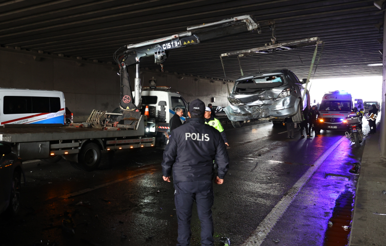 Trabzon'da 15 Araç Birbirine Girdi 8 Yaralı2
