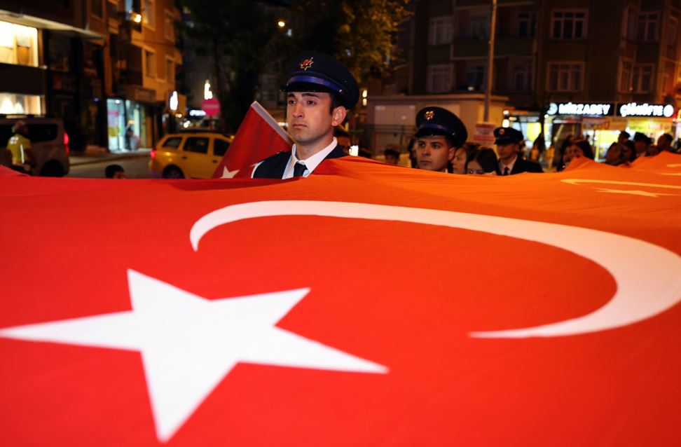 19 Mayıs’a Yakışan Yürüyüş 1000 Metrelik Türk Bayrağıyla Tarihi An1