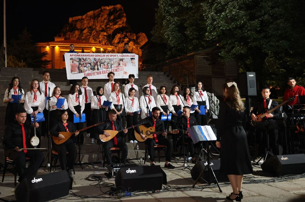 19 Mayıs’a Yakışan Yürüyüş 1000 Metrelik Türk Bayrağıyla Tarihi An4