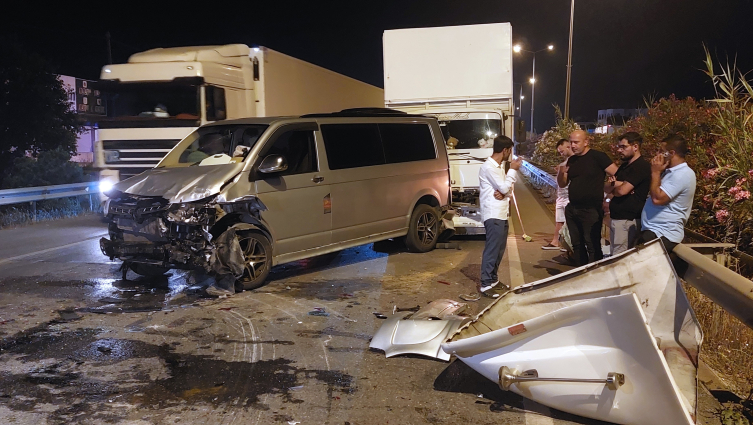 Antalya’da 5 Araç Zincirleme Kaza Yaptı1