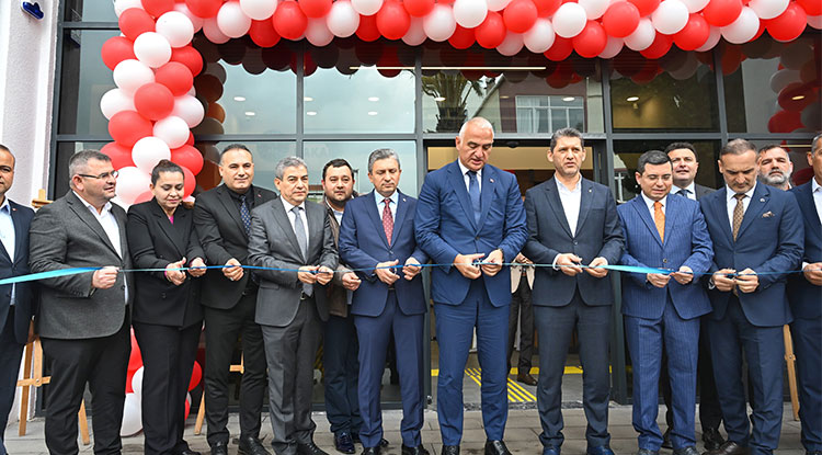 Bakan Ersoy Antalya'mızı Arzuladığımız Yere Getirmek Için El Birliğiyle Çalışıyoruz 2