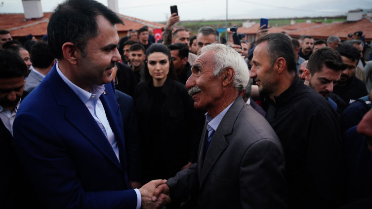 Bakan Kurum Yeni Köy Evlerine Taşınan Aileye Misafir Oldu2