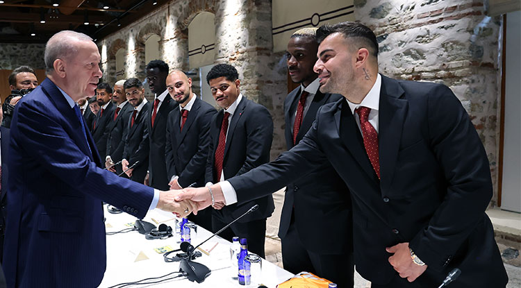 Cumhurbaşkanı Erdoğan Spor Kulüplerimizin Tamamını Eşit Bir Şekilde Bağrımıza Bastık 3