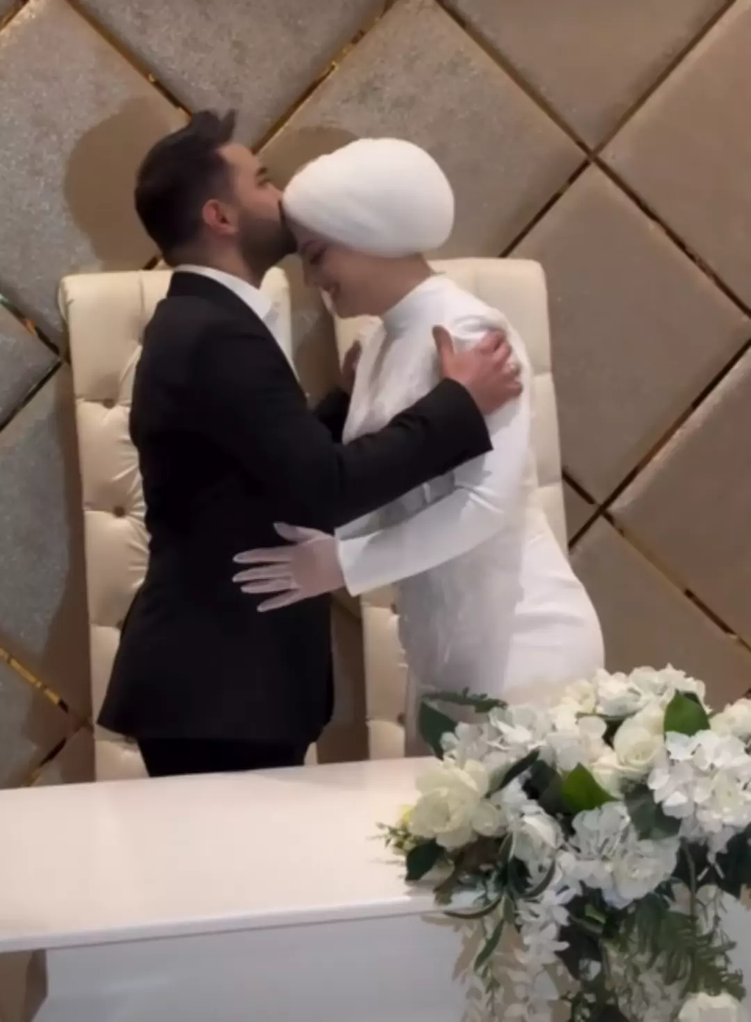 Ekranların Sevilen Ismi Kadir Ezildi Dünyaevine Girdi