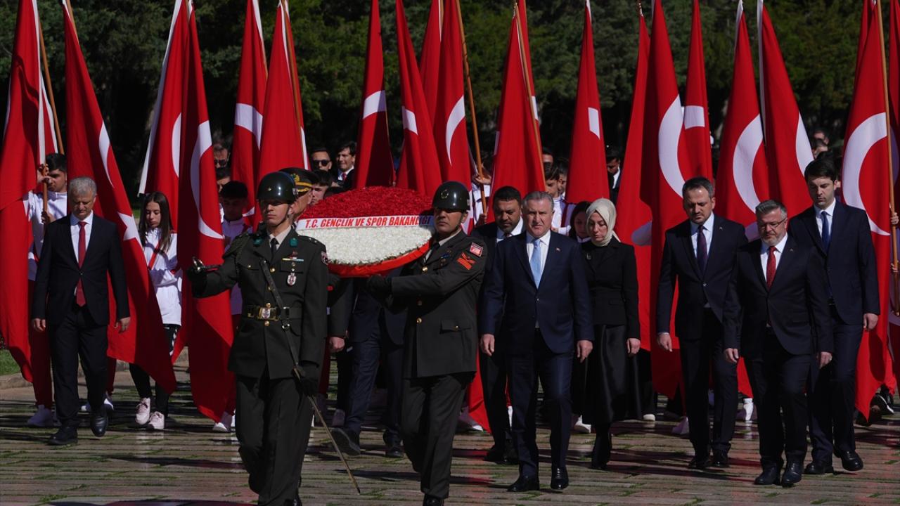 Gençlik Ve Spor Bakanı Bak, Anıtkabir'i Ziyaret Etti1