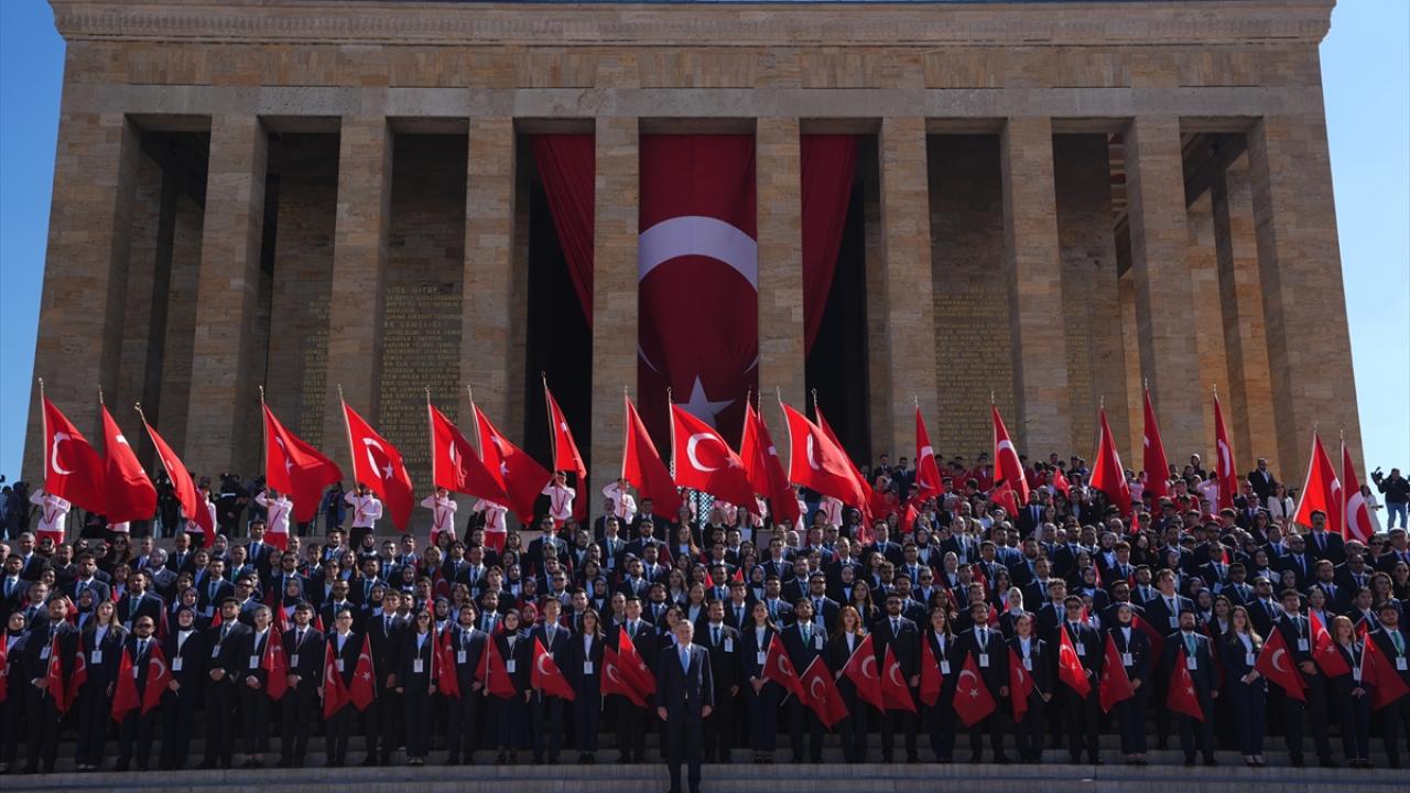 Gençlik Ve Spor Bakanı Bak, Anıtkabir'i Ziyaret Etti3