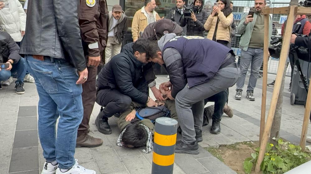 Göstericinin Çantasından Makas Çıktı1