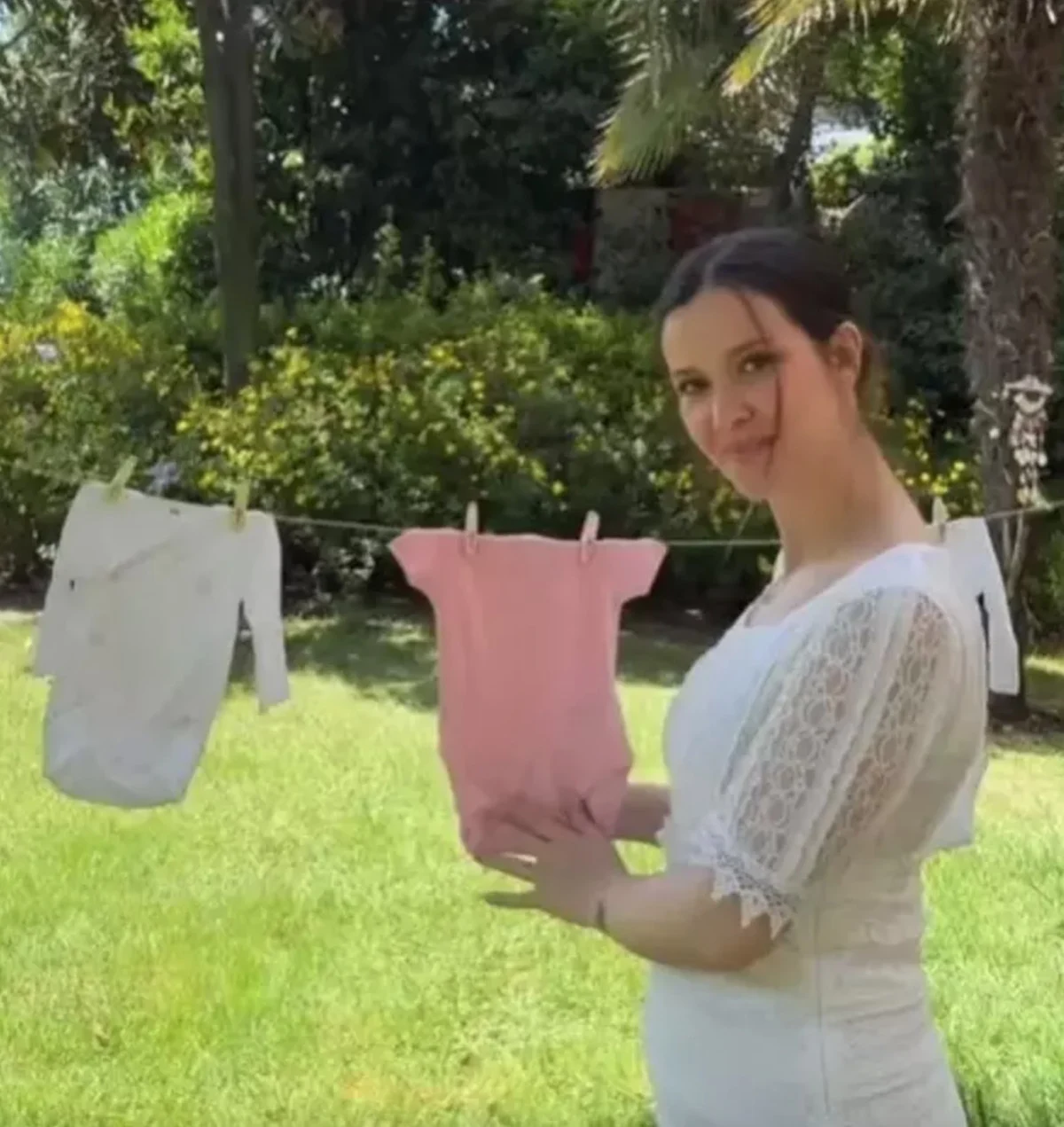 İrem Helvacıoğlu Bebeğinin Cinsiyetini Açıkladı