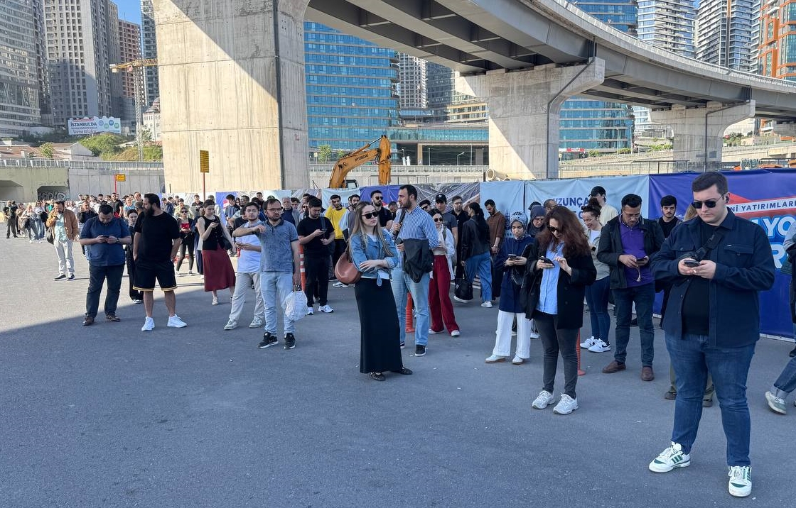 İstanbul'da Halk Otobüsleri Kontak Kapattı Duraklarda Yoğunluk Oluştu3