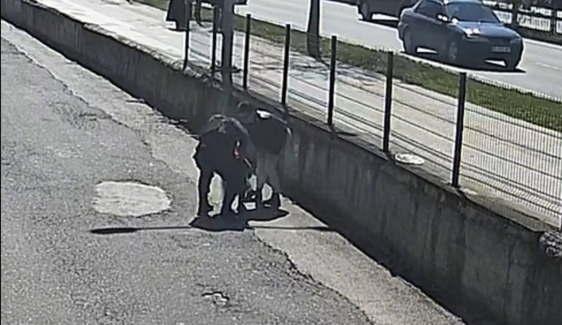 Jandarma personelinin ‘heimlich’ manevrası küçük çocuğu kurtardı