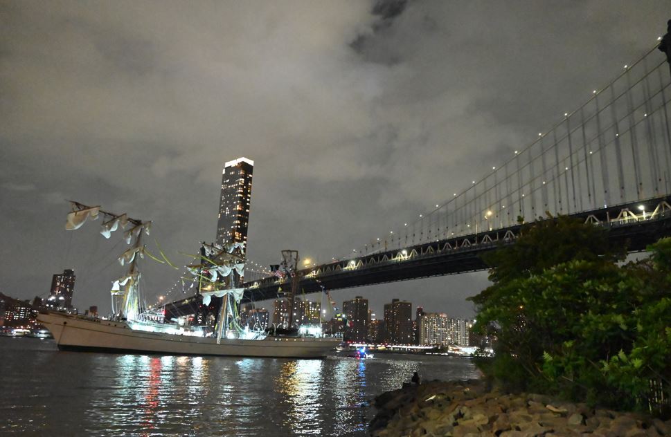 Meksika Donanmasına Ait Gemi Brooklyn Köprüsü'ne Çarptı2