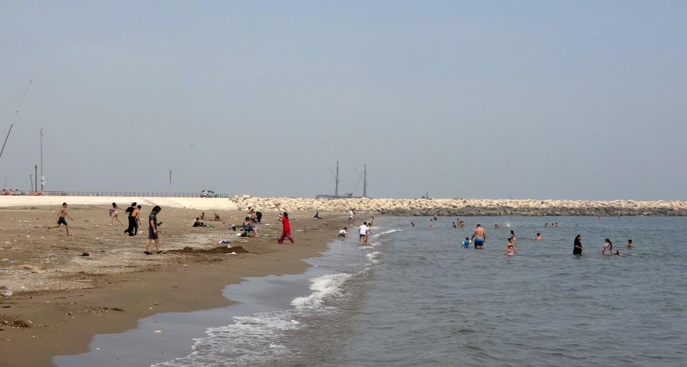 Mersin'de Sıcaktan Bunalan Vatandaşlar Denizde Serinledi2