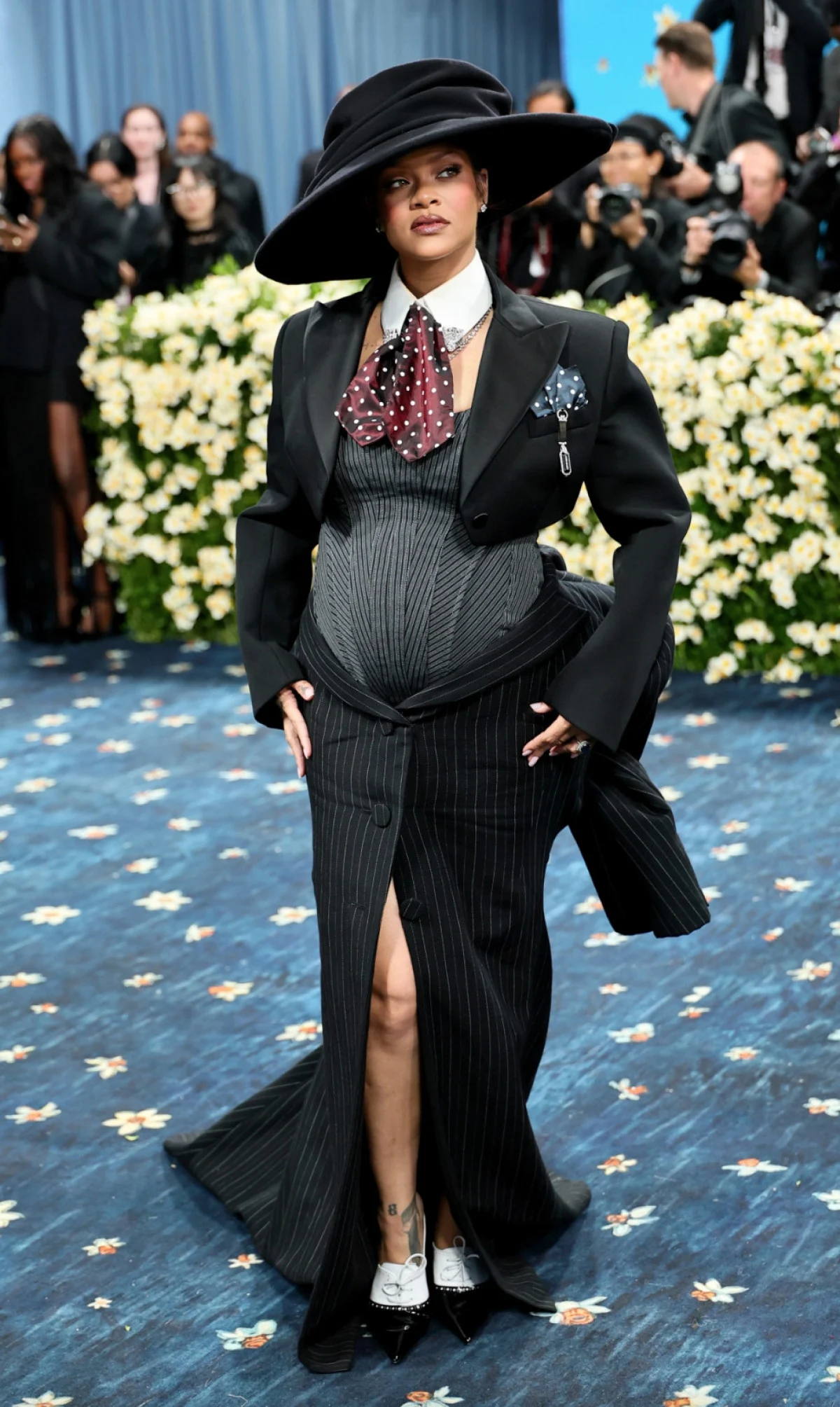 Rihanna 3. Kez Anne Olacak2