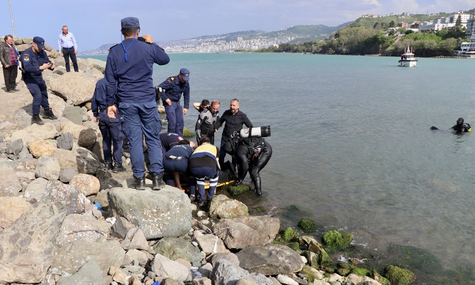 Trabzon'da Bir Çocuk Denizde Boğuldu, Arkadaşı Ise Boğulma Tehlikesi Geçirdi1