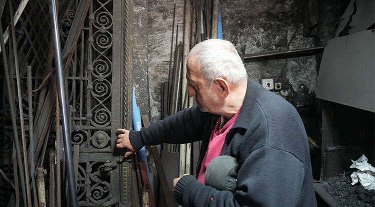 160 Yıllık Tarihi Kapı Antika Meraklılarının Ilgi Odağı Oldu Sahibi Satmıyor 1