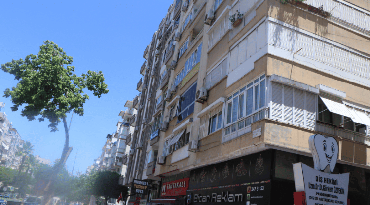 49 Yıllık Binanın Akıbeti Belirsiz (4)