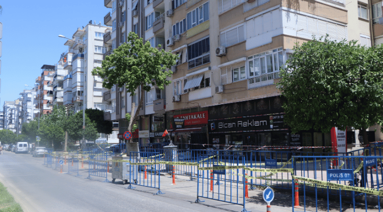49 Yıllık Binanın Akıbeti Belirsiz