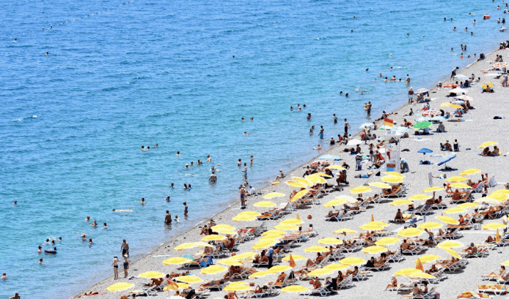 Antalya Sahillerinde Sıcak Havanın Etkisi Arttı (2)