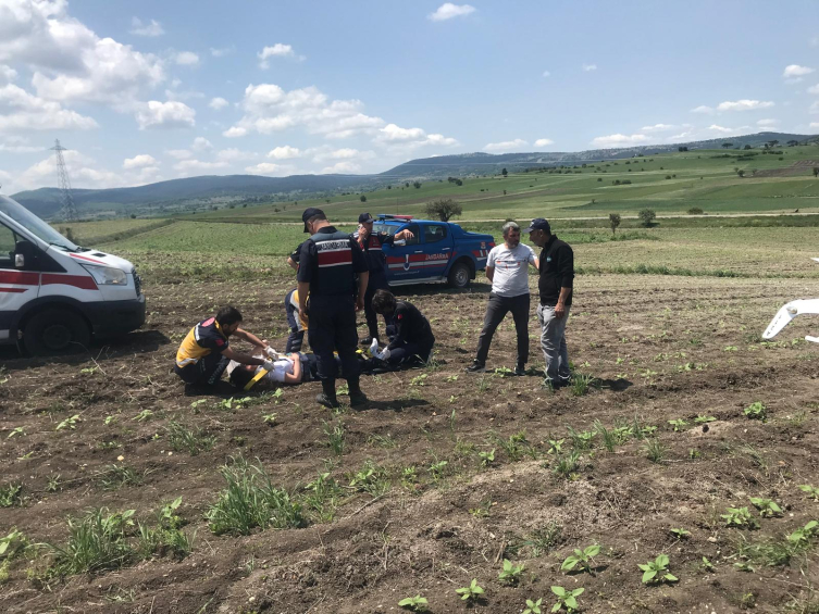 Bilecik'te Zorunlu Iniş Yapan Eğitim Uçağı Ters Döndü1