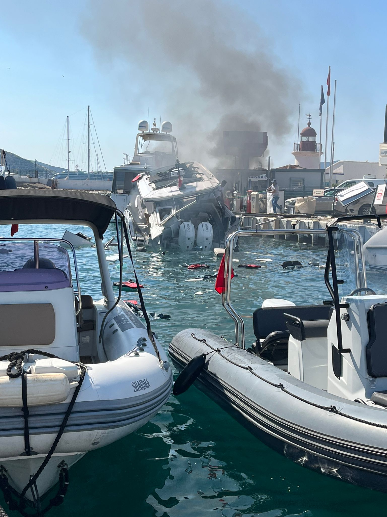 Bodrum'da Marinaya Yanaşan Teknede Patlama2