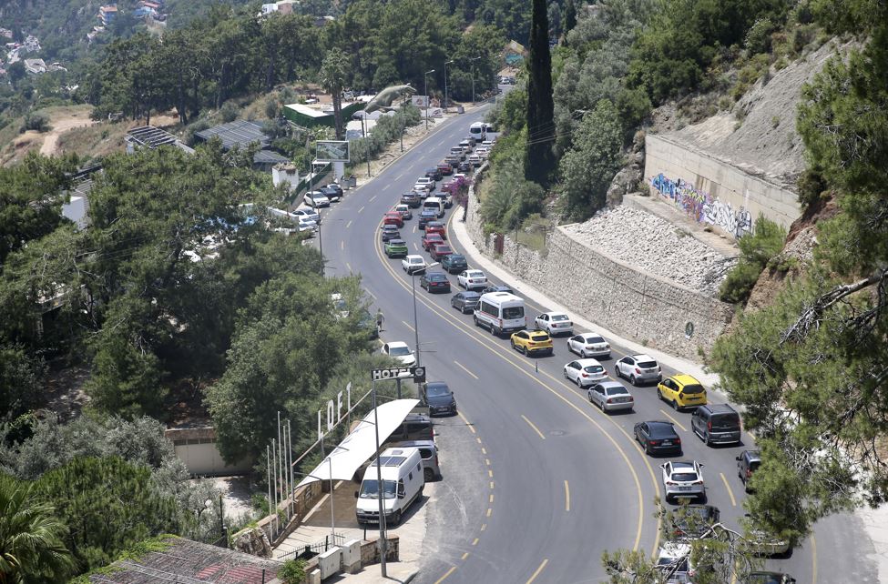Fethiye Ölüdeniz Kara Yolunda Yaklaşık 5 Kilometrelik Araç Kuyruğu Oluştu