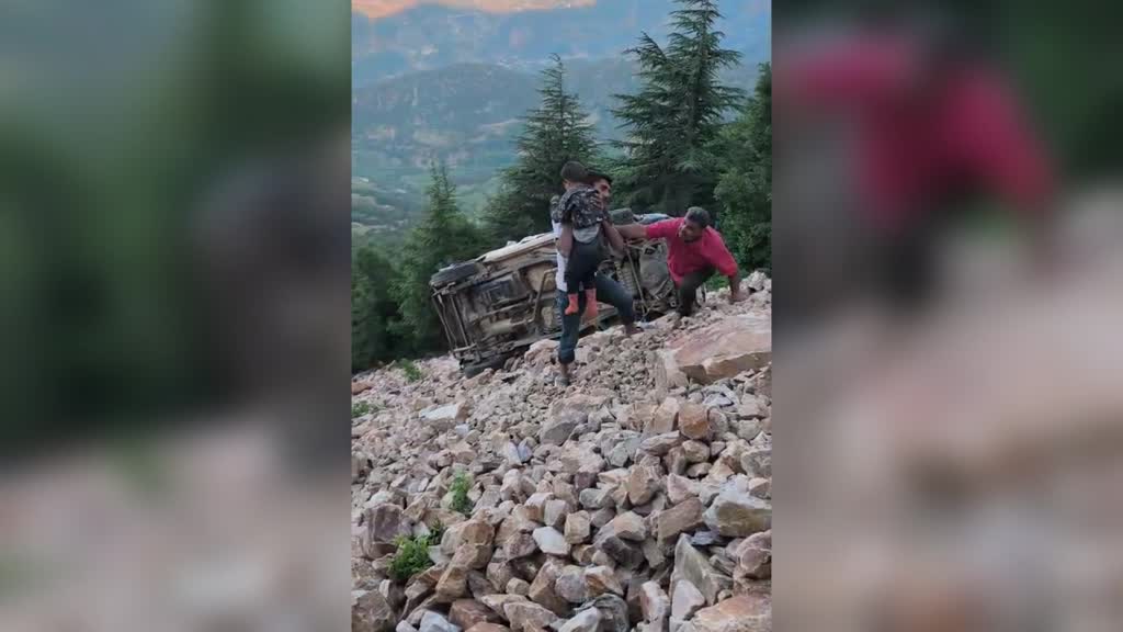 Gaziantep'te Pikap Uçuruma Devrildi