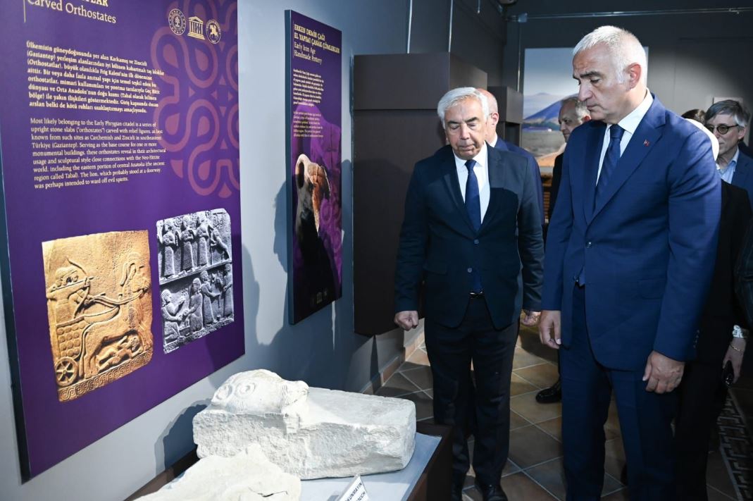 Gordion'da Büyük Keşif! 47'Nci Tümülüs Gün Işığına Çıkarıldı Bakan Ersoy Eserleri Tanıttı3
