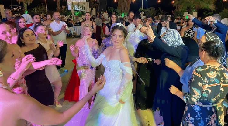 İrem Ve Semi̇h’i̇n Masalsi Düğünü (3)