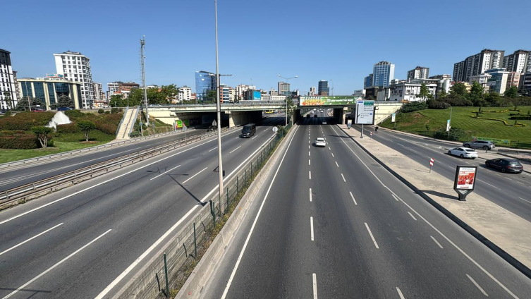 İstanbul’da Bayram Sabahı Yollar Boş Kaldı1