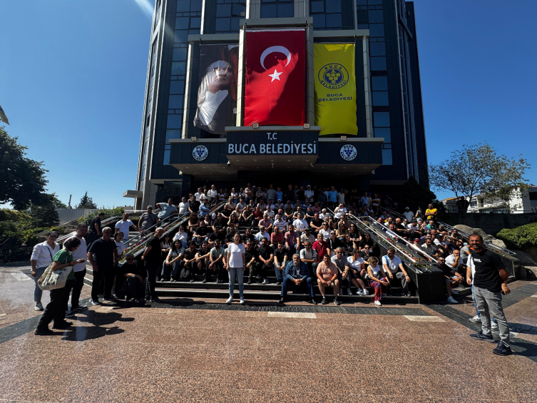İzmir Buca'da Grev 6 Gündür Devam Ediyor, Çöp Yığınları Yükseliyor2