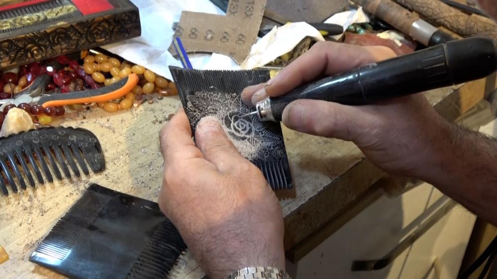 Kemik Taraklar Ustaların Elinde Sanat Eserine Dönüşüyor (2)