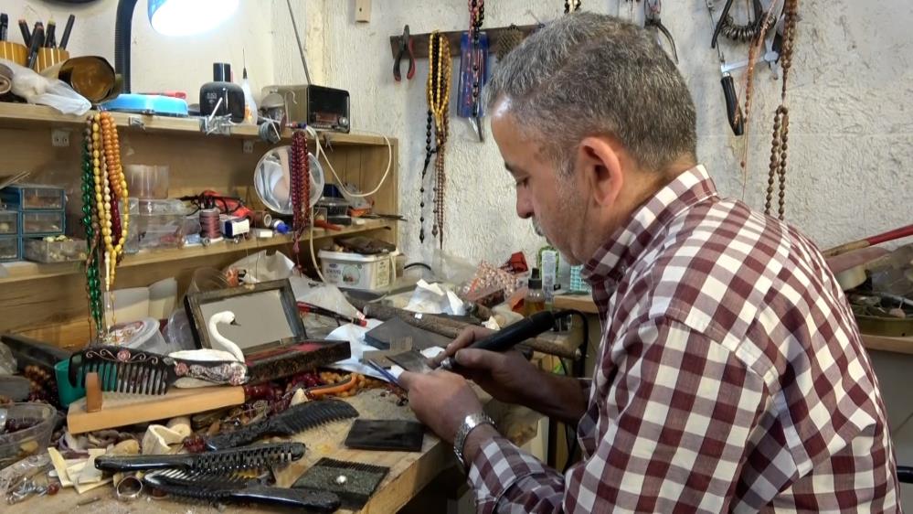 Kemik Taraklar Ustaların Elinde Sanat Eserine Dönüşüyor (4)