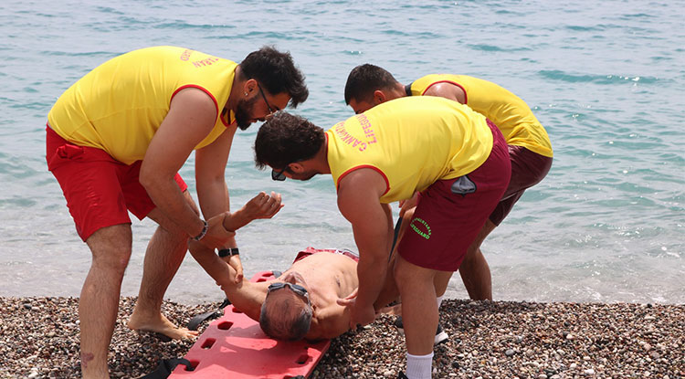 Konyaaltı Sahili, Tam Kapasite Hizmete Hazır Hale Getirildi 2