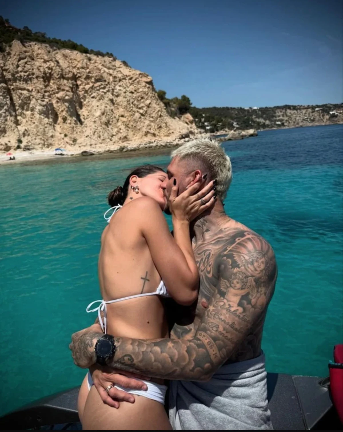 Mauro Icardi Sevgilisini Öpmeye Doyamadı
