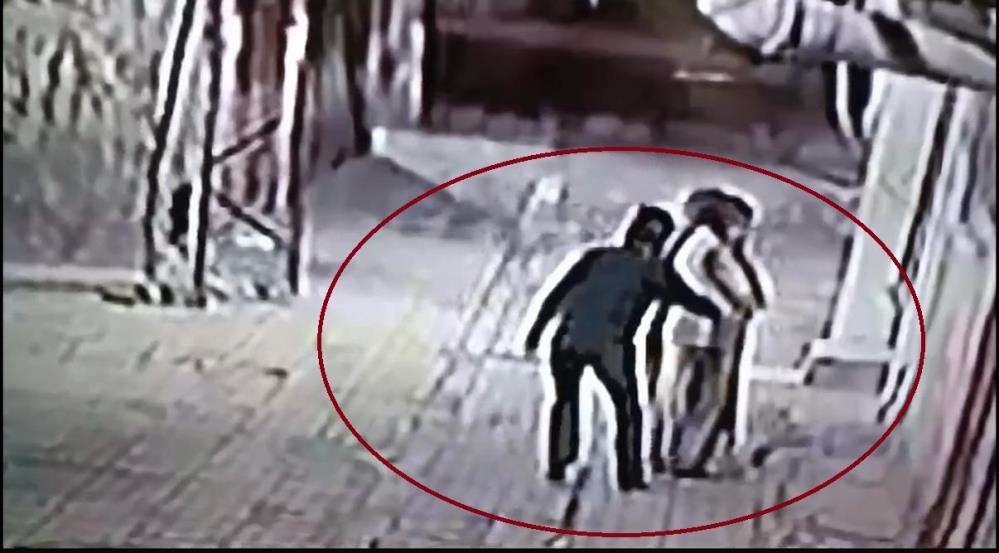 Pazarcı Ve Simitçi Kılığına Giren Polisin Takibiyle Yakalanan 12 Kapkaçı Tutuklandı