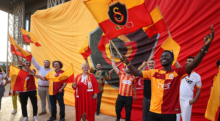 Senegal'de Galatasaray'ın 25. Şampiyonluğu Kutlandı 1