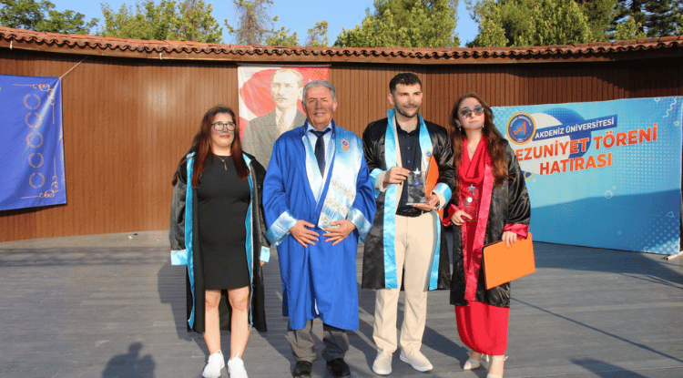 Sosyal Bilimler'de Mezuniyet Zili Çaldı (1)
