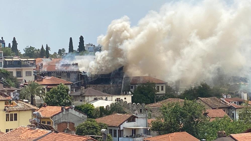 Tarihi Kaleiçi'nde Yangın Çıktı