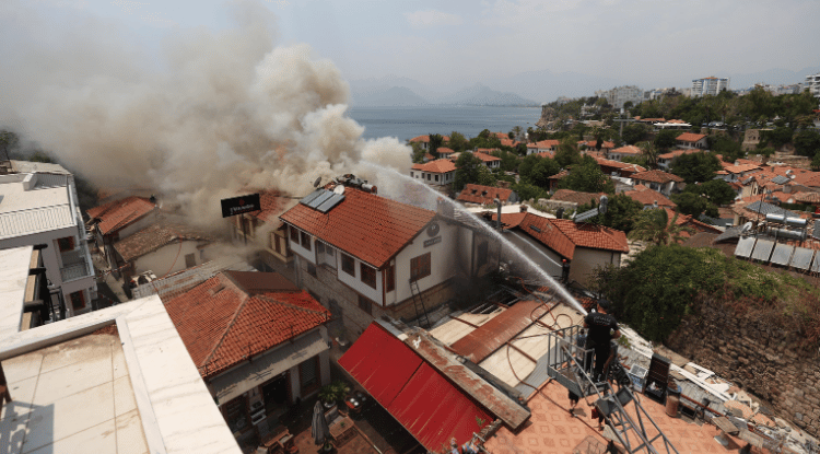 Tarihi Kaleiçinde Yangın Çıktı3