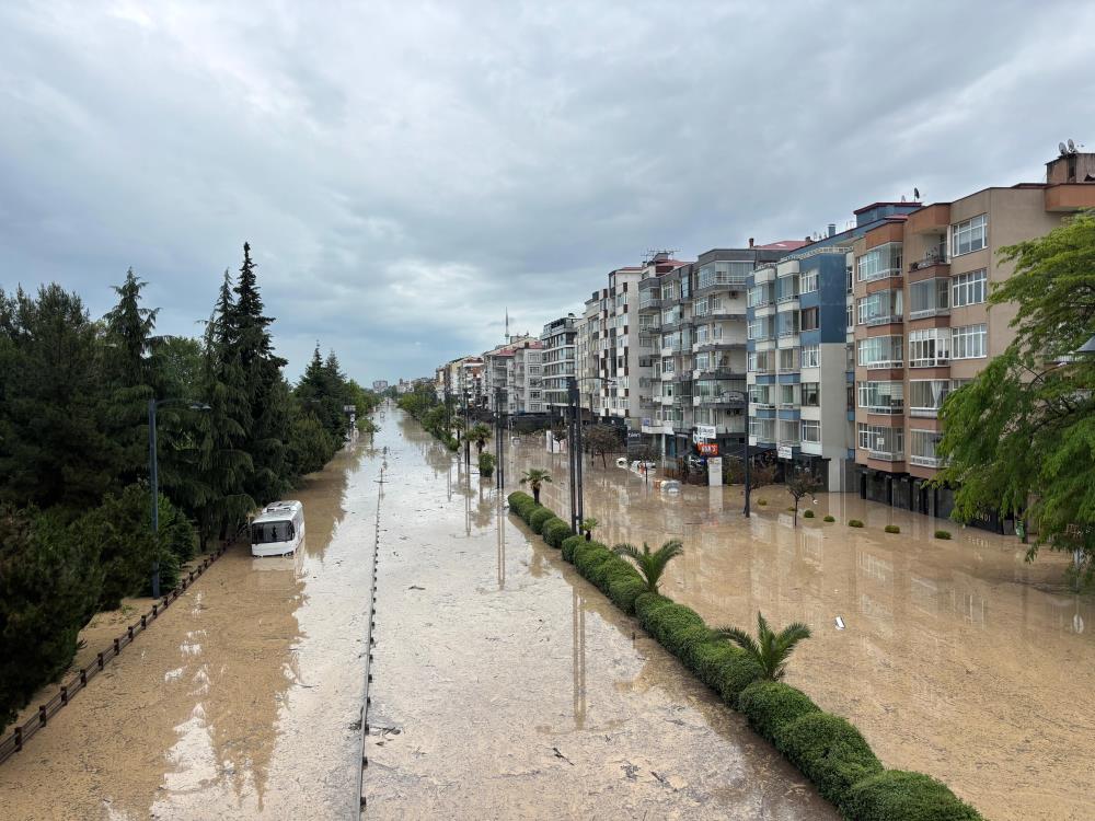 Trabzon'da Sağanak Sele Dönüştü1