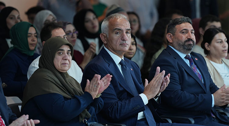 Bakan Ersoy O Gece Istiklalimize Sayısız Kurşun Sıkıldı 2