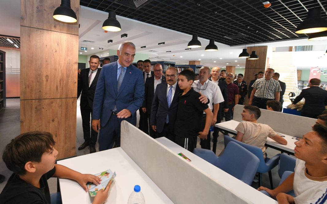 Balıkesir İl Halk Kütüphanesi Hizmete Açıldı3