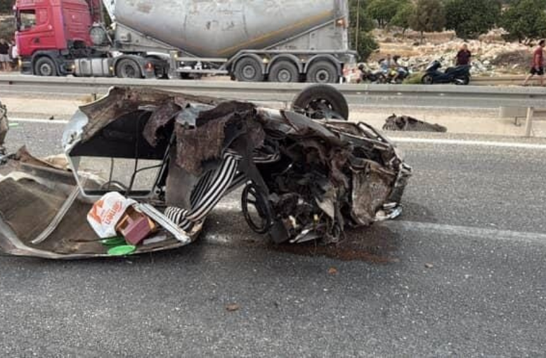 Bariyerlere Çarpan Otomobilde 1 Ölü, 1 Yaralı (2)