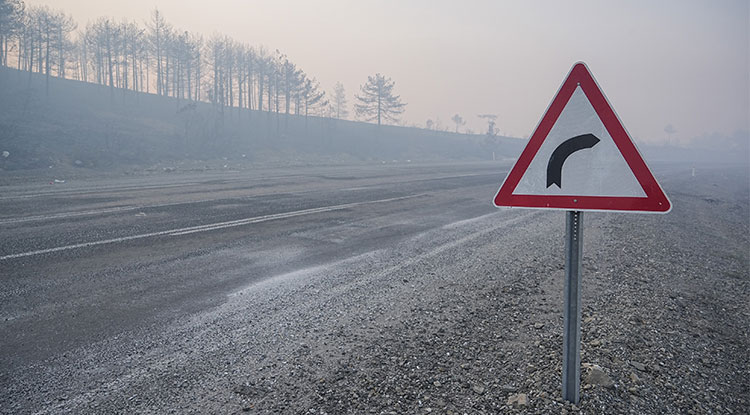 Bursa’da Gökyüzünü Kaplayan Duman Bulutundan Göz Gözü Görmüyor 1