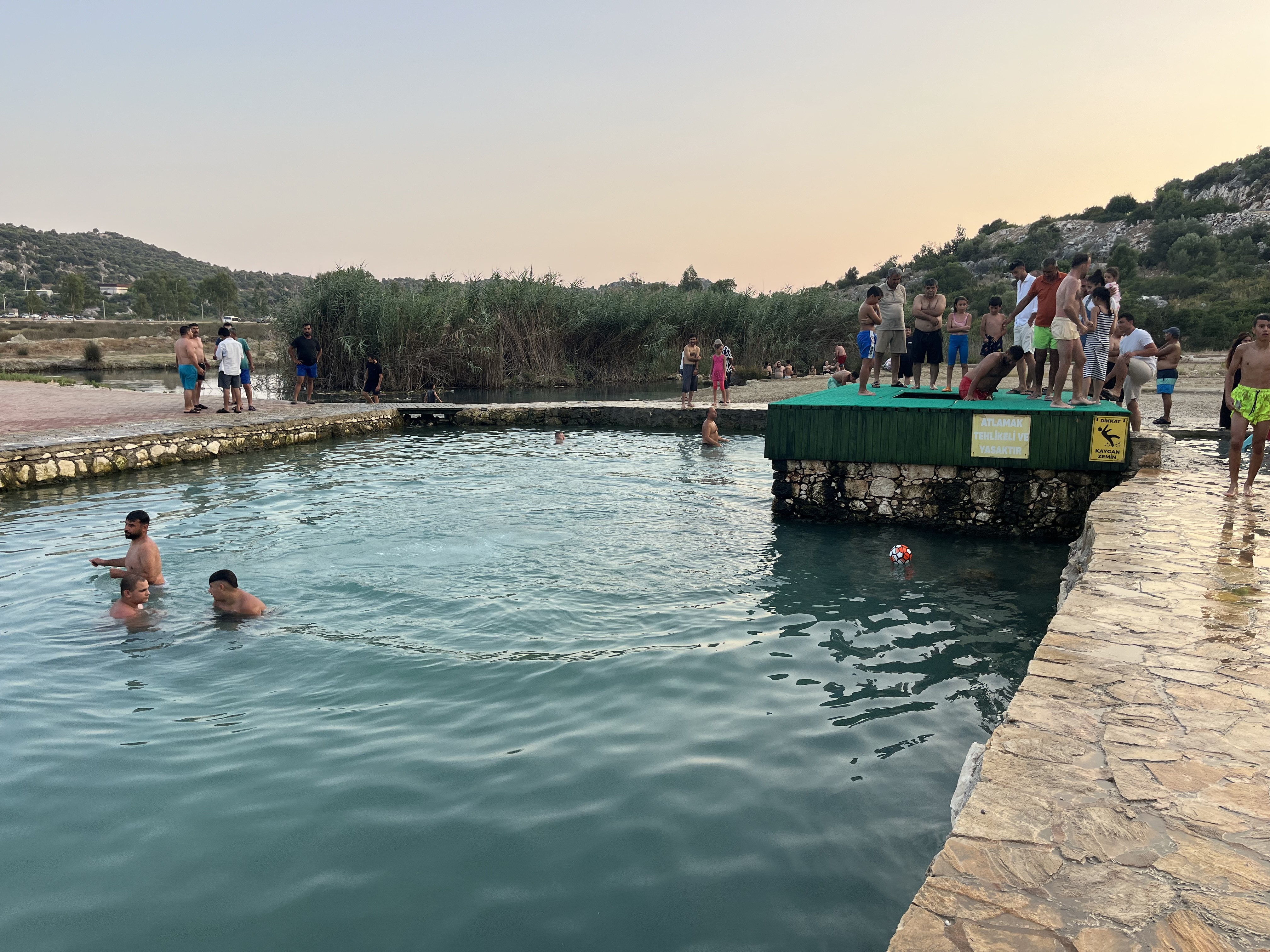 Demre’de Serinliğin Adı Soğuk Burguç Suyu